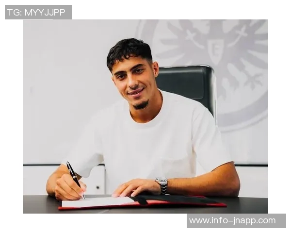 法媒报道里尔法兰克福汉堡等队争抢昂热后卫埃科米